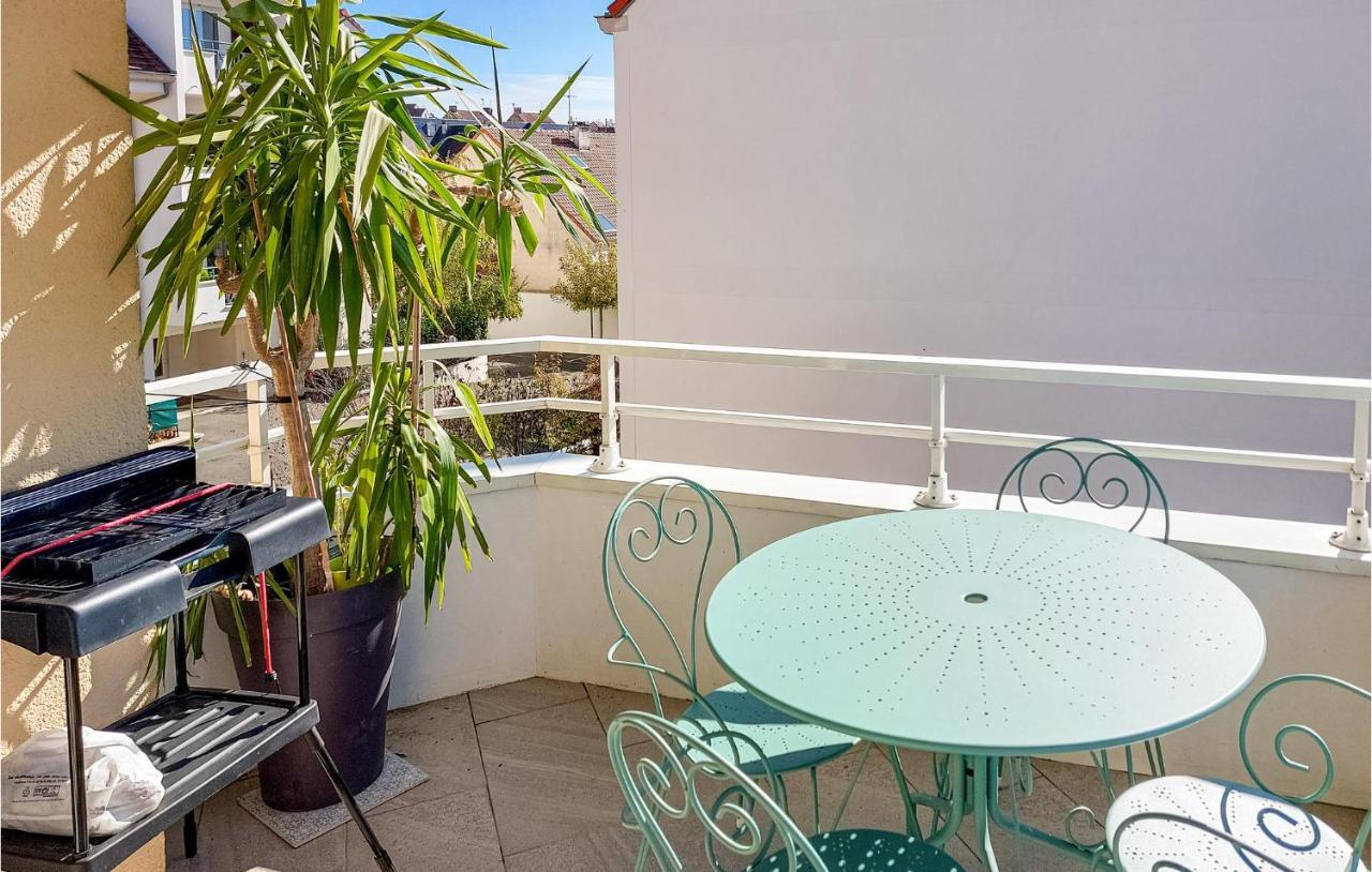 Awesome Apartment In Triel-Sur-Seine With Kitchen Exterior foto